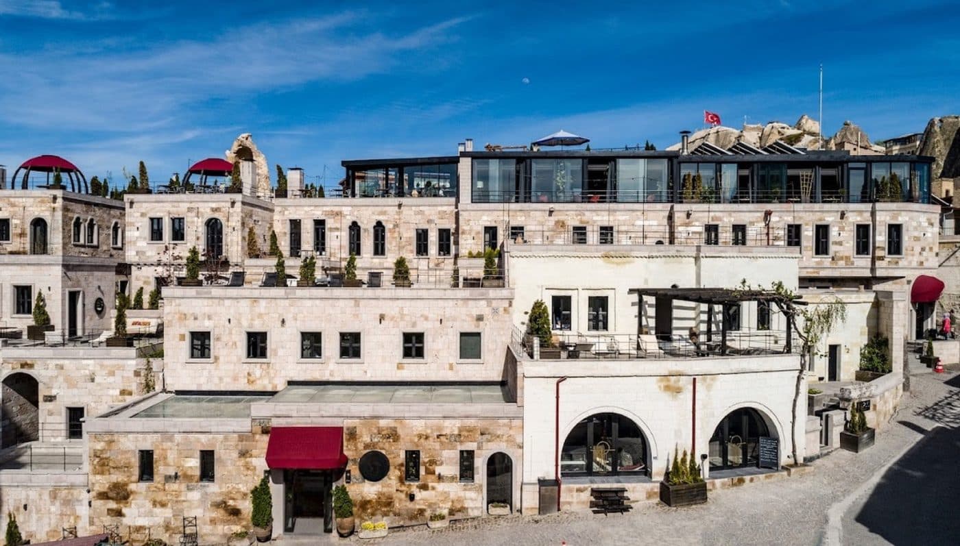 Göreme'de peri bacaları arasına kurulmuş bir butik otel